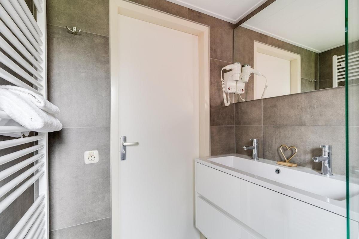 Kleine Zanglijster I Prachtig Huisje Nabij Bosrand Zwiggelte Extérieur photo