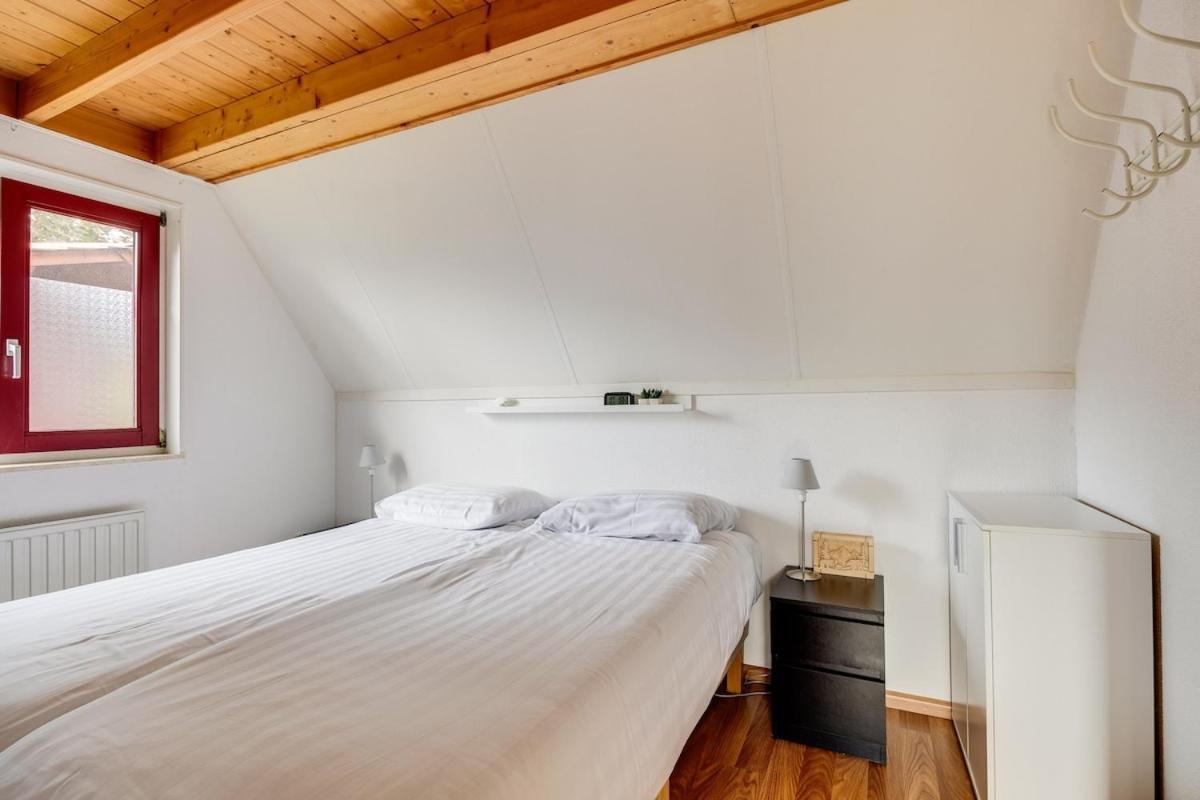 Kleine Zanglijster I Prachtig Huisje Nabij Bosrand Zwiggelte Extérieur photo