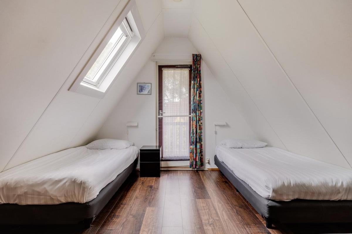 Kleine Zanglijster I Prachtig Huisje Nabij Bosrand Zwiggelte Extérieur photo