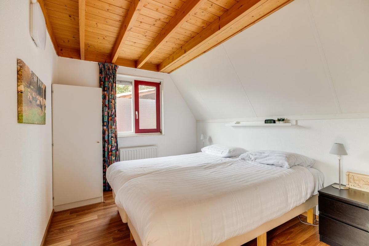 Kleine Zanglijster I Prachtig Huisje Nabij Bosrand Zwiggelte Extérieur photo