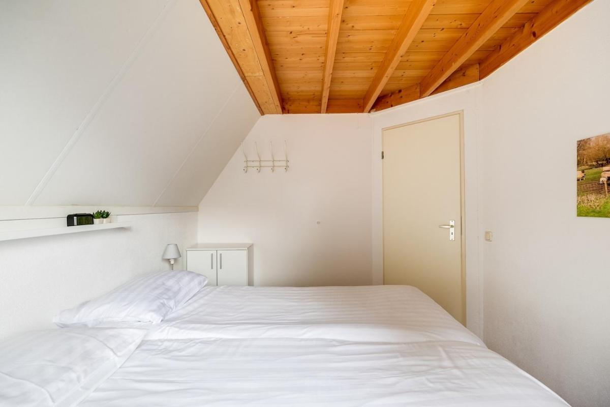 Kleine Zanglijster I Prachtig Huisje Nabij Bosrand Zwiggelte Extérieur photo